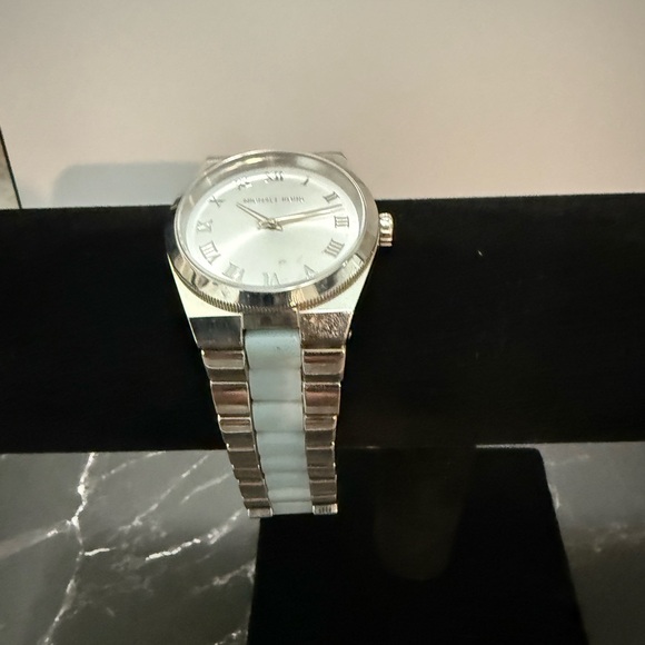 Michael Kors Silver and Blue Classic Watch Timeless Design - Picture 2 of 2